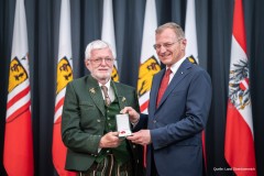 Fritz Schodterer wird die silberne Kulturmedaille des Landes Oberösterreich überreicht, Garde der Stadt Bad Ischl. Quelle: Land Oberösterreich